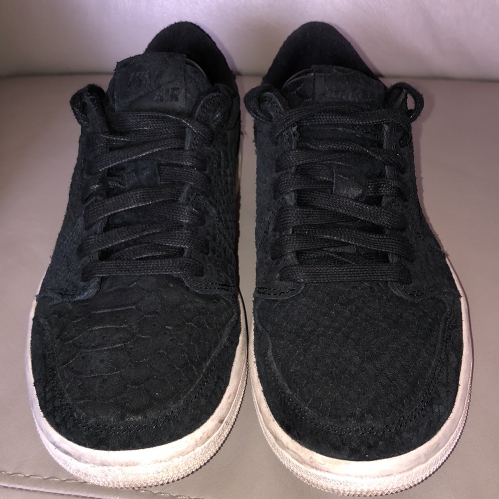 Women’s Air Jordan Low Black Python Shoes Size 8 - Picture 2 of 5